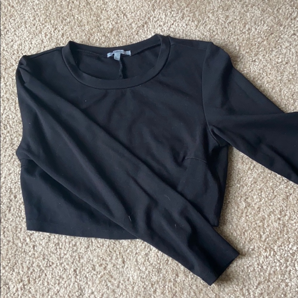 black long sleeve crop top
